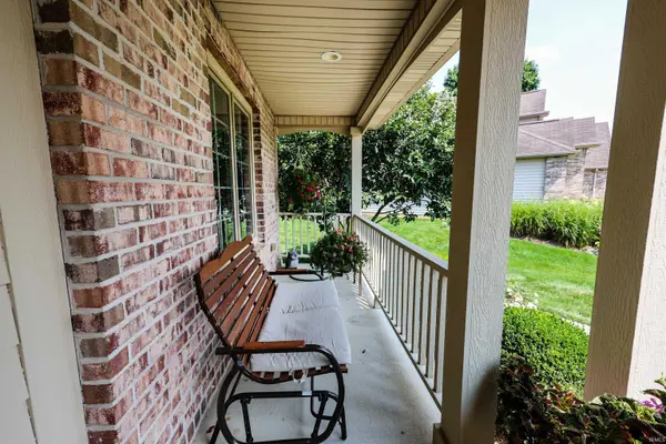 8224 Sunny Hill CV, Fort Wayne, IN 46804-3577