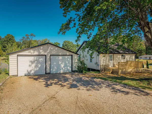 4401 Barton LN, Evansville, IN 47720