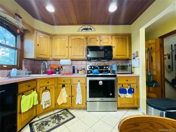 2306 Fowler ST, North Bellmore, NY 11710