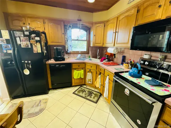 2306 Fowler ST, North Bellmore, NY 11710