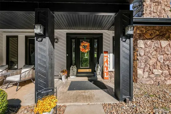 2 Deer Field Ridge RD, Chesterfield, MO 63005