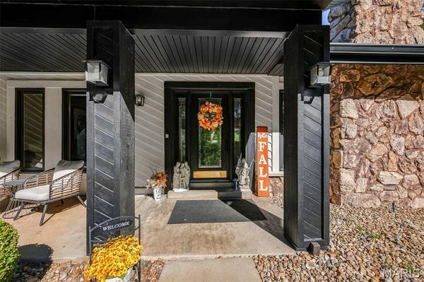 2 Deer Field Ridge RD, Chesterfield, MO 63005