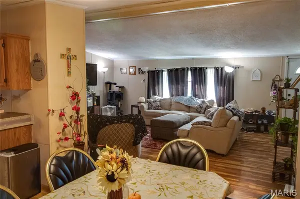 111 Southard PL, South Roxana, IL 62087