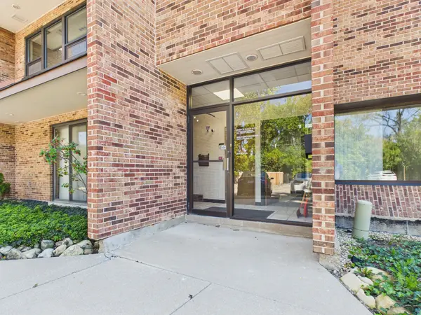 501 W Ogden AVE #3, Hinsdale, IL 60521