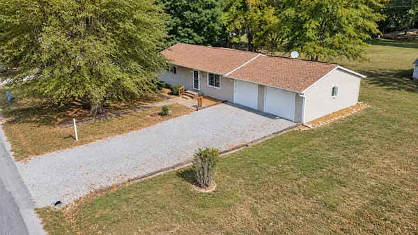 1200 S Wilson ST, Benton, IL 62812