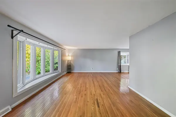 3869 Kingsway Drive, Crown Point, IN 46307