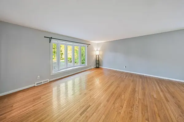 3869 Kingsway Drive, Crown Point, IN 46307