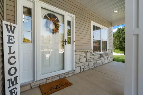 58 Steinbeck DR, Valparaiso, IN 46383