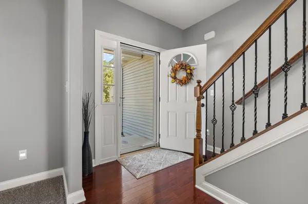 58 Steinbeck DR, Valparaiso, IN 46383