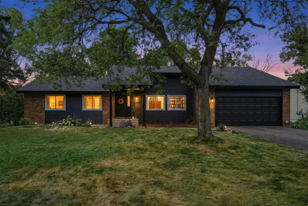 6649 Buckingham RD, Woodbury, MN 55125