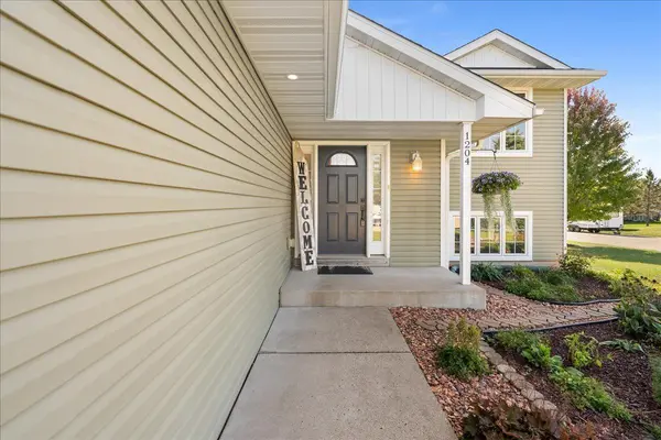 1204 Wren PL, New Richmond, WI 54017