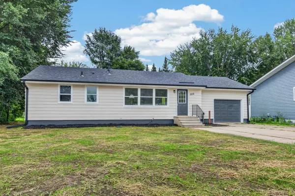 1211 Sunnyside DR, Farmington, MN 55024