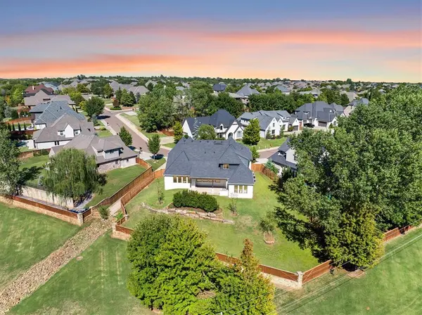 2208 Old Creek RD, Edmond, OK 73034