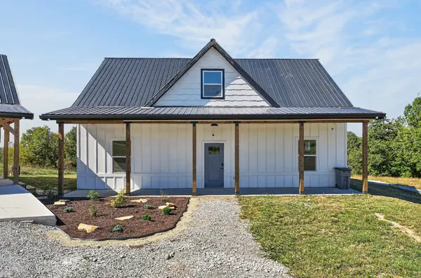 689 Amonett Cir, Byrdstown, TN 38549