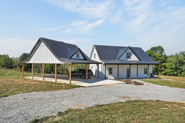 689 Amonett Cir, Byrdstown, TN 38549
