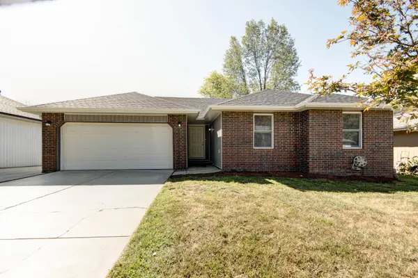 3202 W Calhoun ST, Springfield, MO 65802
