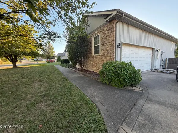 1910 N Cattails DR, Joplin, MO 64801