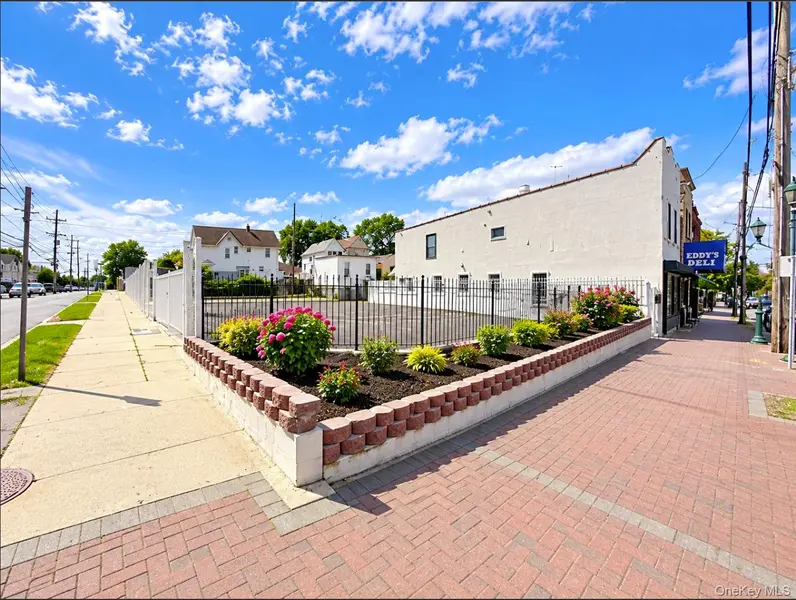 557 Hempstead TPKE, Elmont, NY 11003