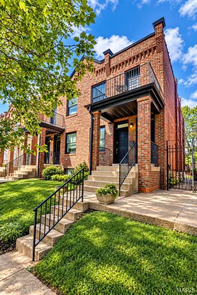 3321 DeMenil PL, St Louis, MO 63118