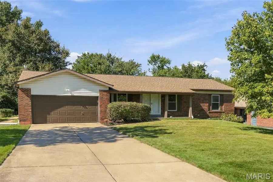 417 Nottingham DR, Ballwin, MO 63011