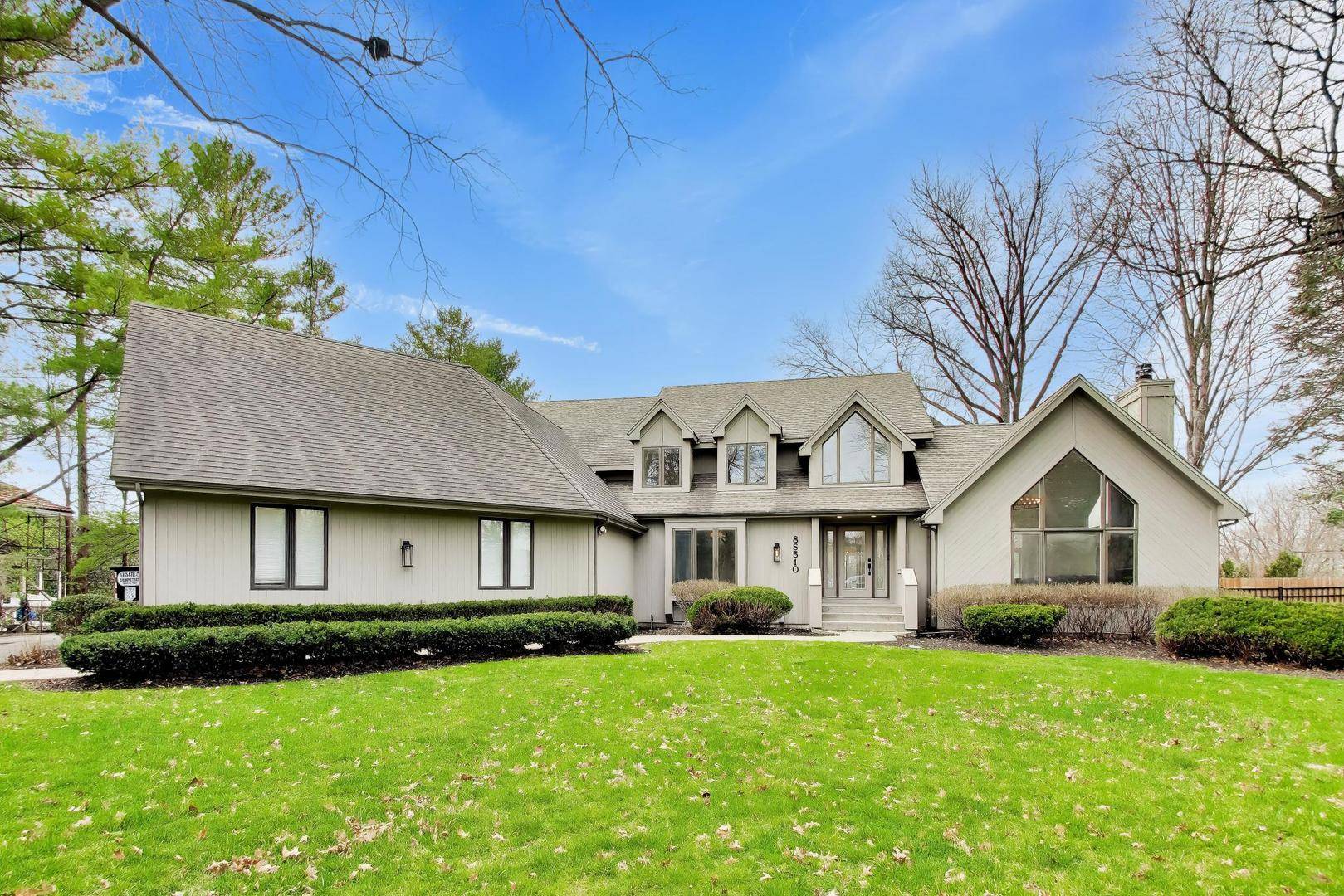 8S510 Oxford LN, Naperville, IL 60565