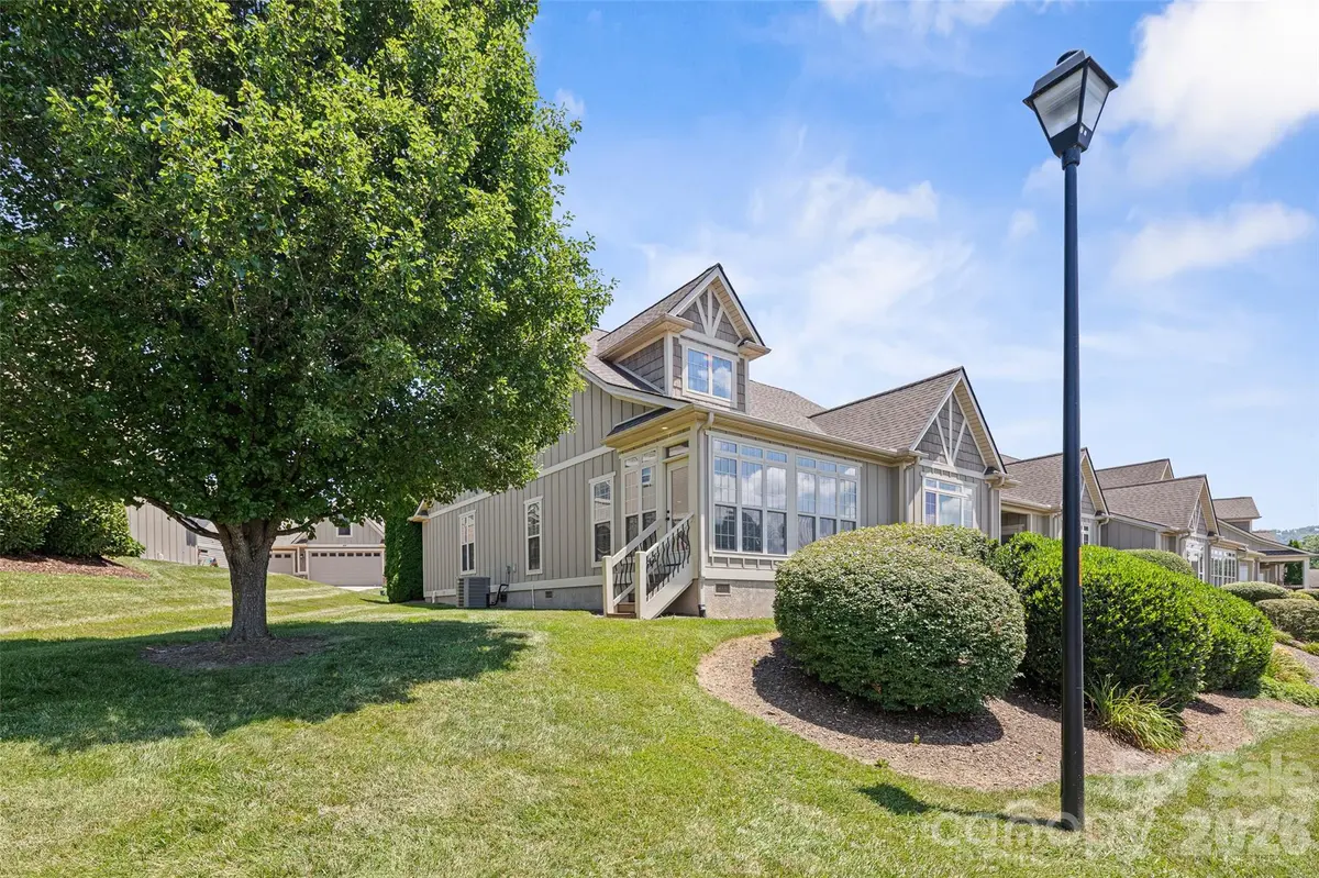 58 Burlington LN, Fletcher, NC 28732