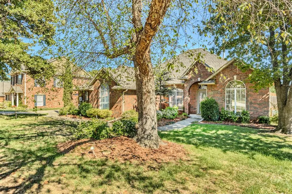 3608 Equestrian CT, Edmond, OK 73034
