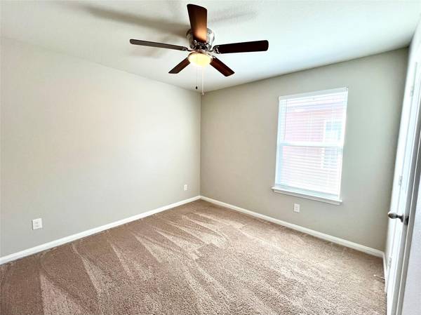 1033 Riverdale CV, Jarrell, TX 76537