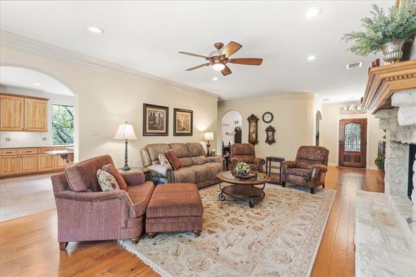 801 Rainbows End RD, Wimberley, TX 78676