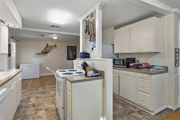 414 E Eblin ST, La Grange, TX 78945