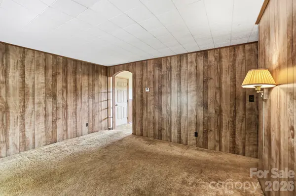 648 Crystal DR, Hendersonville, NC 28791