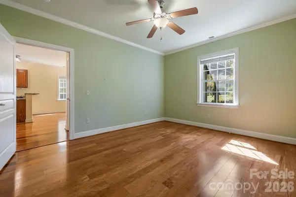 28 Trafalgar CIR, Asheville, NC 28805