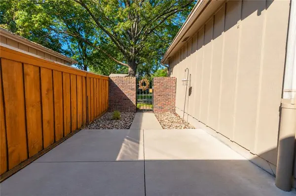 2214 CONDOLEA TER, Leawood, KS 66209