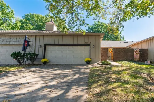 2214 CONDOLEA TER, Leawood, KS 66209