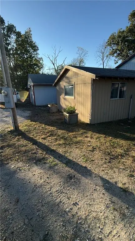 8202 E Shady Tree LN, Freeman, MO 64746