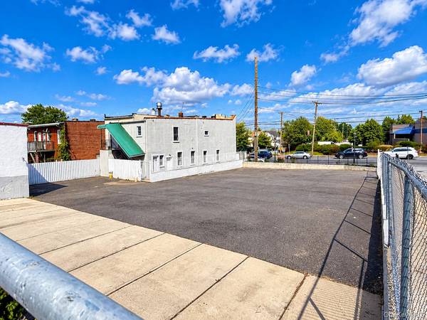 557 Hempstead TPKE, Elmont, NY 11003