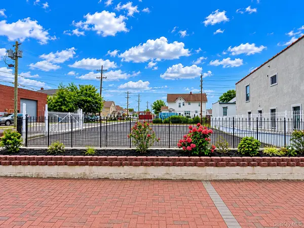 557 Hempstead TPKE, Elmont, NY 11003