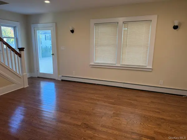 6 Red Brook TER, Great Neck, NY 11024