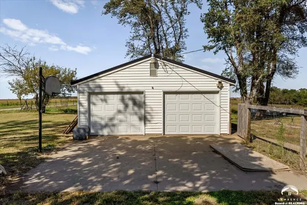 102 N 1st RD, Overbrook, KS 66524