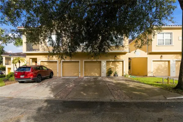 2736 OAKWATER DR, Kissimmee, FL 34747