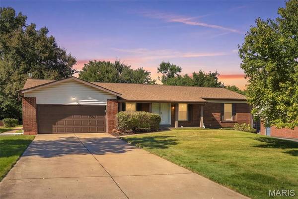 417 Nottingham DR, Ballwin, MO 63011