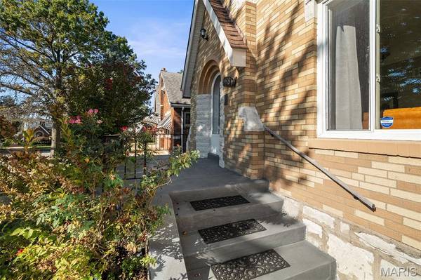 6989 Hillsland AVE, St Louis, MO 63109