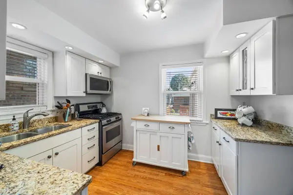 8011 S Washtenaw AVE, Chicago, IL 60652
