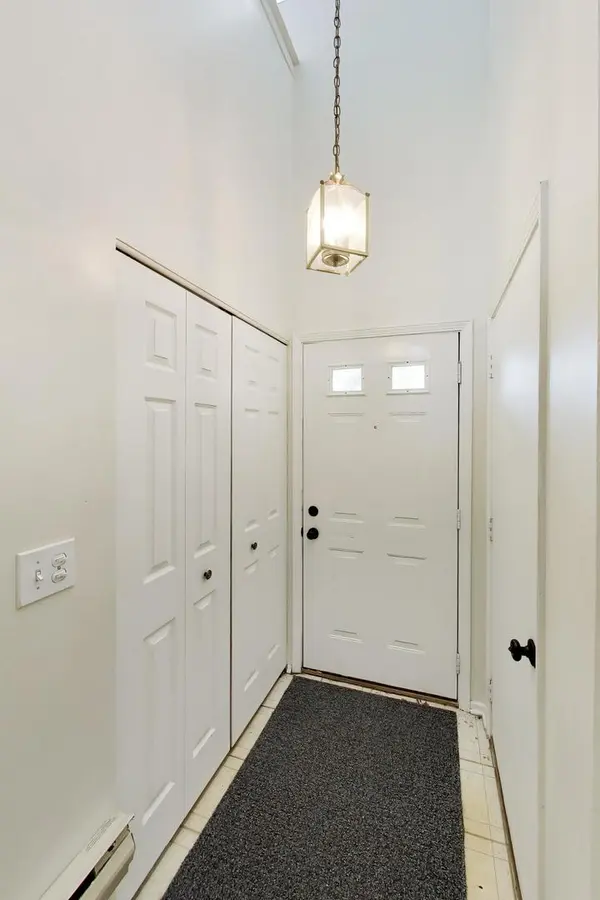 2802 Gilcrest CT, Schaumburg, IL 60193