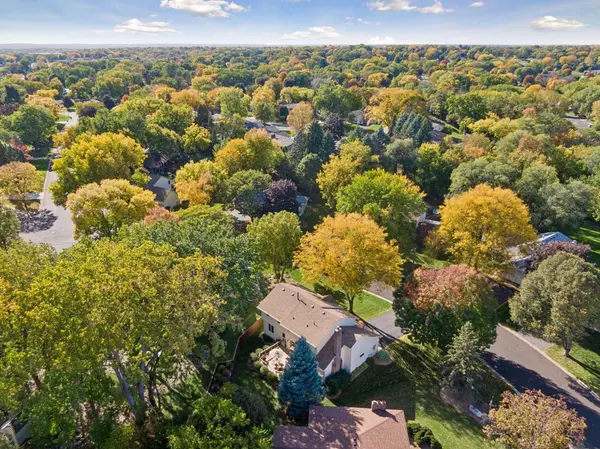 10001 Chowen AVE S, Bloomington, MN 55431