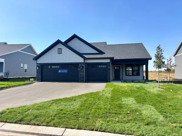 1652 Lund WAY, Shakopee, MN 55379