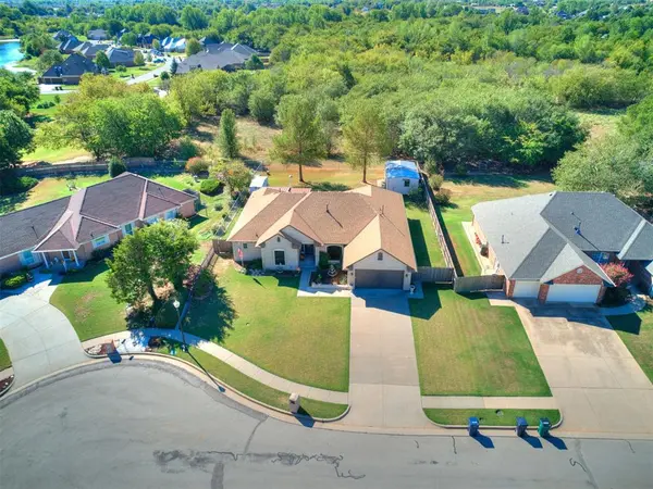 12608 Chisholm SPUR, Yukon, OK 73099