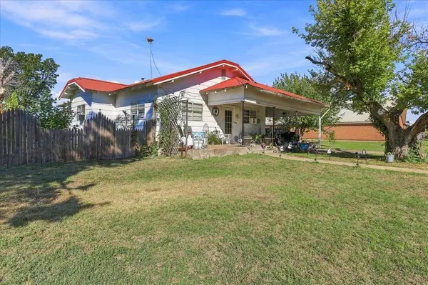 313 S Magnolia AVE, Erick, OK 73645