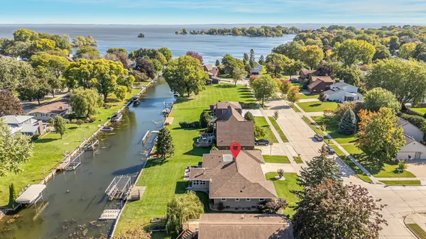 850 BAVARIAN CT, Oshkosh, WI 54901