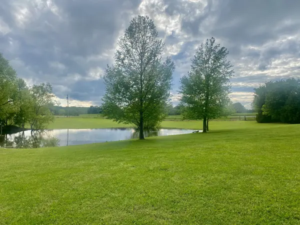 2273 Holcomb Rd, Mcminnville, TN 37110